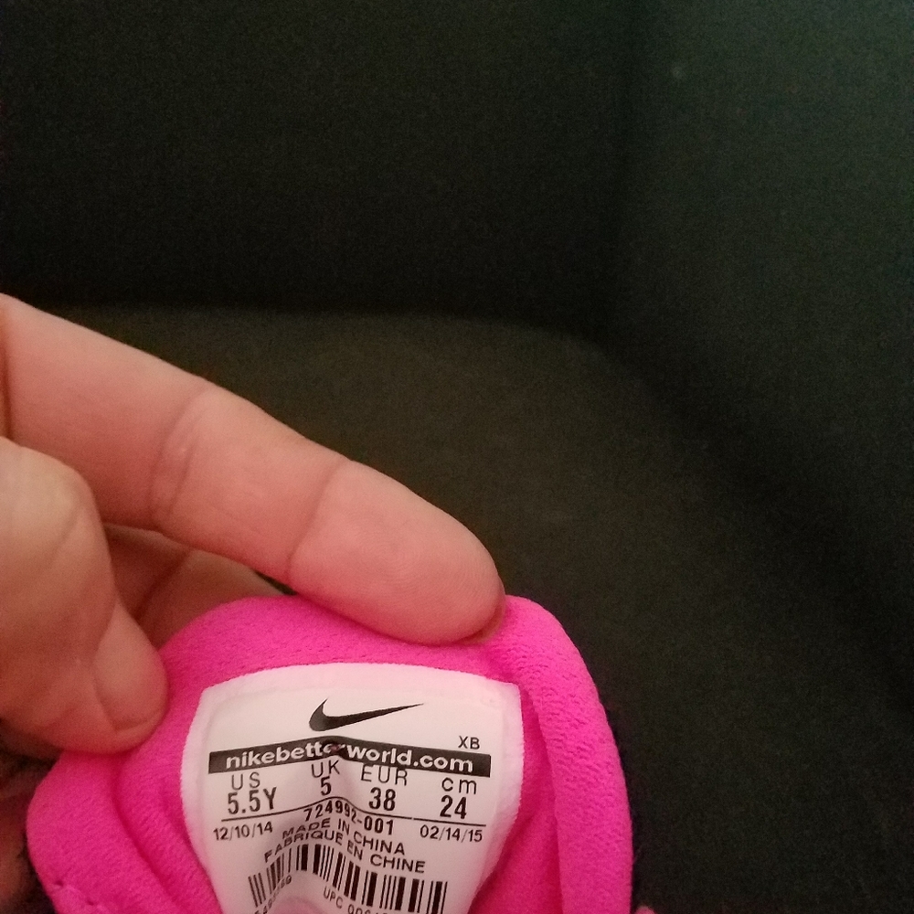 NikeTennis Shoe - Picture 5 of 5
